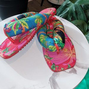 FARM RIO MULTI SCARF PUFFY FLIP FLOP - RARE